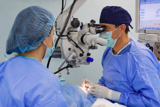 Pescara - Eseguito un innovativo intervento di ricostruzione oculare: prima volta in Abruzzo